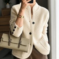 Edda - Gemütlicher Cardigan mit Knöpfen in Beige