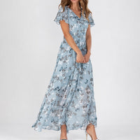 Lea - Ein vielseitiges Blumen-Midikleid für jede Gelegenheit in Blau
