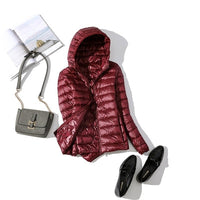 Jacke Damen Glänzend Kurz Winterjacke Modisch Warm für Urbane Outfits in Weinrote Kapuze
