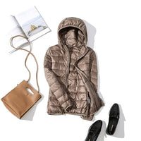 Jacke Damen Glänzend Kurz Winterjacke Modisch Warm für Urbane Outfits in Khakifarbene Kapuze