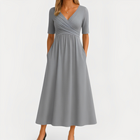 Maïka - Stilvolles Kleid mit V-Ausschnitt in Grau