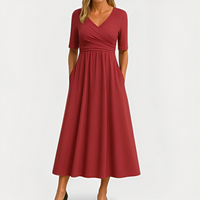 Maïka - Stilvolles Kleid mit V-Ausschnitt in Rot