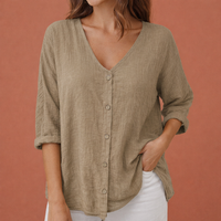 V-Ausschnitt Damen T-Shirt mit Knopfverschluss und Dreiviertelärmeln | Ylena in Khaki