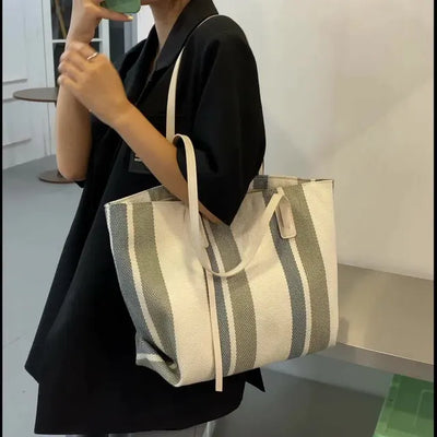 Shonana | Schultertasche mit vertikalen Streifen – Stilvoll und praktisch