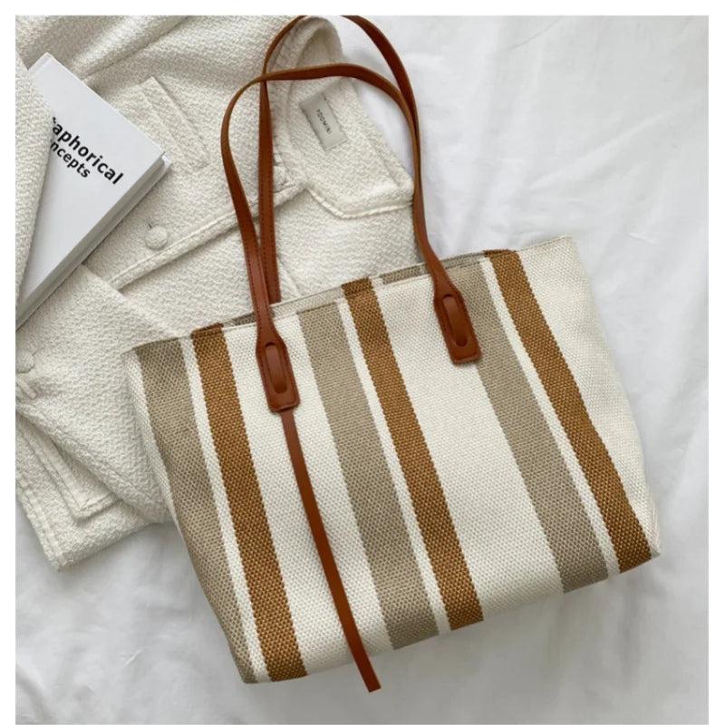 Shonana | Schultertasche mit vertikalen Streifen – Stilvoll und praktisch