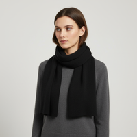Langer Gestrickter Unisex Schal mit Rippenstruktur in Schwarz