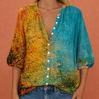 Bedruckte Bluse mit V-Ausschnitt und Knopfverschluss für Damen | Mireya in Hellblau