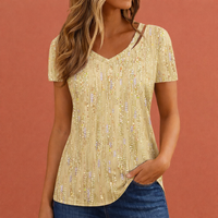 Damen V-Ausschnitt T-Shirt mit Pailletten-Details für einen strahlenden Look | Vivien in Hellgelb