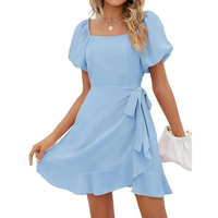 Donna - Mini-Kleid mit quadratischem Ausschnitt, Puffärmeln und Gürtelschärpe in Hellblau