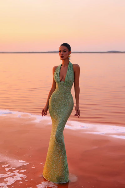 Nele | Abendkleid Lang in Emerald mit Halfterausschnitt für Glamouröse Anlässe