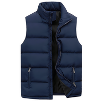 Moderne Herren Steppweste mit sportlich-elegantem Design und funktionalen Details in Blau