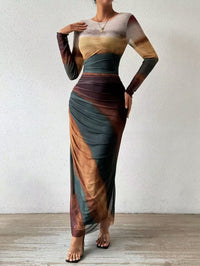 TORINA - Bequemes bedrucktes Maxikleid mit langen Ärmeln und Rundhalsausschnitt in Gelb