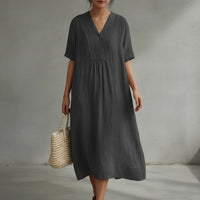 Jayela - Ein Kleid, das sommerliche Eleganz spielerisch verkörpert in Schwarz