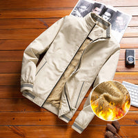 Herren Bomberjacke mit Teddyfutter und Reißverschlusstaschen in Hellkhaki gefüttert