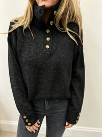 Maja | Damen Langarmpullover mit Knöpfen in Schwarz