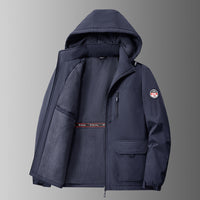 Herren gefütterte Softshell-Winterjacke mit Kapuze und Multifunktionstaschen in Dunkelblau