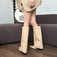 Damen Stiefel mit Blockabsatz und modernem Schnitt in Braun in Khaki