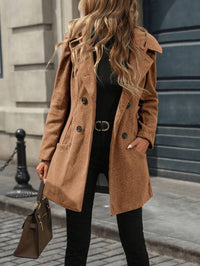 Damen Jacke mit großen Knöpfen, Reverskragen und Taschen in Karamell