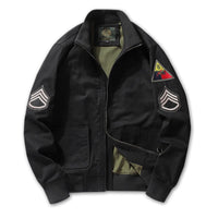Herren Bomberjacke im Militärstil mit Patches und verdecktem Reißverschluss in Schwarz T31