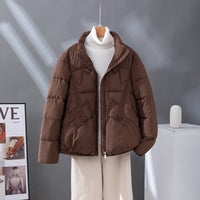 Damen kurzer Steppblouson mit hoher Kragenblende und Pattentaschen in Braun