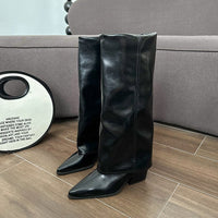 Damen Stiefel mit Blockabsatz und modernem Schnitt in Braun in Schwarz