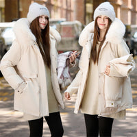 Damen kurzer Thermoparka mit abnehmbarem Kunstfellkragen und Taschen in Offwhite