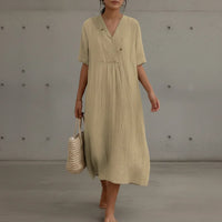 Jayela - Ein Kleid, das sommerliche Eleganz spielerisch verkörpert in Khaki