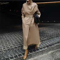 Damen Trenchcoat in Maxilänge mit hohem Stehkragen und Taillengürtel in Khaki