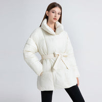 Damen taillierter Thermo-Steppmantel mit Bindegürtel und Karree-Steppung in Offwhite