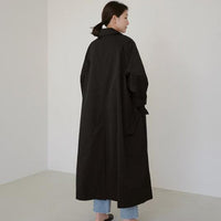 Damen langer Swingcoat mit A-Linien-Schnitt und überschnittenen Schultern in Schwarz