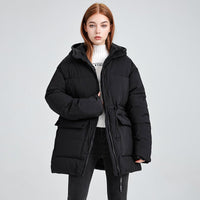Damen mittellanger Thermoparka mit taillierendem Tunnelzug und Kapuze in Schwarz