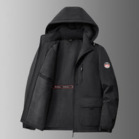Herren gefütterte Softshell-Winterjacke mit Kapuze und Multifunktionstaschen in Schwarz