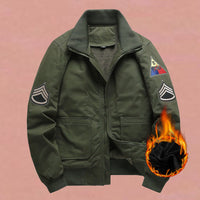Herren Bomberjacke im Militärstil mit Patches und verdecktem Reißverschluss in Olivgrün gefüttert