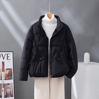 Damen kurzer Steppblouson mit hoher Kragenblende und Pattentaschen in Schwarz
