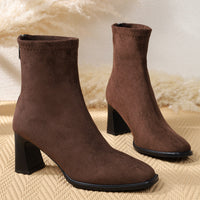 Damen Stiefeletten aus Wildleder mit Blockabsatz und Reißverschluss in Kaffee