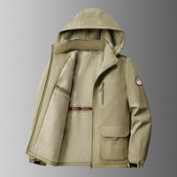 Herren gefütterte Softshell-Winterjacke mit Kapuze und Multifunktionstaschen in Khaki