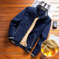Herren Bomberjacke mit Teddyfutter und Reißverschlusstaschen in Gefüttertes Blau