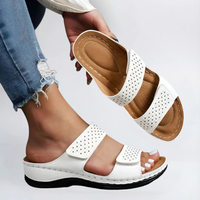 Lynn | Elegante orthopädische Sandale für Damen in Weiß