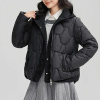 FrostHaven™ Steppjacke Mit Kuscheliger Kapuze in Schwarz