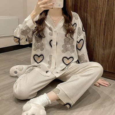 Mellita - Geripptes Pyjama-Set mit V-Ausschnitt-Strickjacke und Pyjama-Hose für Frauen