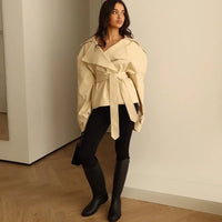 Bellecourt™ Kurzer Trenchcoat Mit Taillierter Passform in Creme