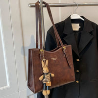 CharmTote | Damen Schultertasche Charmant Elegant Alltag Modern in Braun