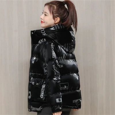 Anisa - Daunen-Winterjacke mit Buchstabenaufdruck und Kapuze für Frauen
