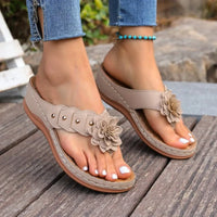 Amelie™ Keilsandalen Mit Blumenapplikation Und Breiten Riemen in Beige