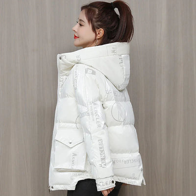 Anisa - Daunen-Winterjacke mit Buchstabenaufdruck und Kapuze für Frauen