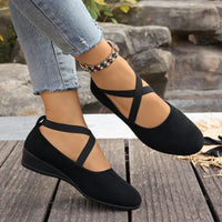 Alouette™ Schuhe Mit Veloursoptik und Gekreuzten Riemen in Schwarz