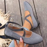Alouette™ Schuhe Mit Veloursoptik und Gekreuzten Riemen in Grau