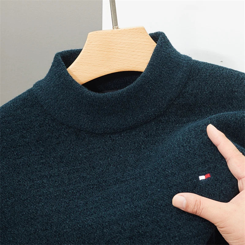 Yarden- Klassischer Herrenpullover mit Stickerei
