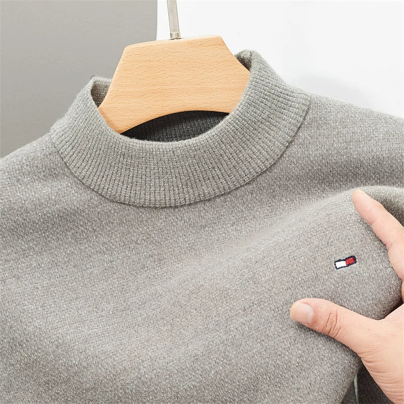 Yarden- Klassischer Herrenpullover mit Stickerei