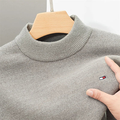 Yarden- Klassischer Herrenpullover mit Stickerei